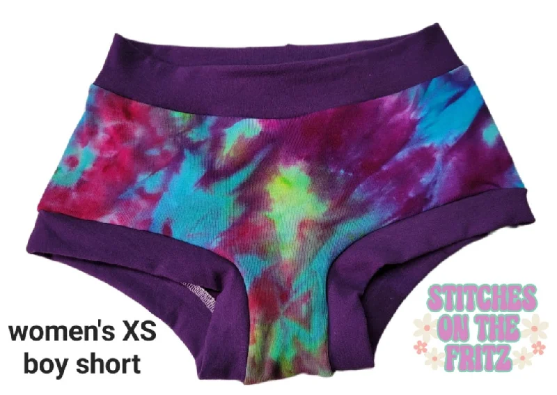 Women's Extra Small Boy Short Tye Dye