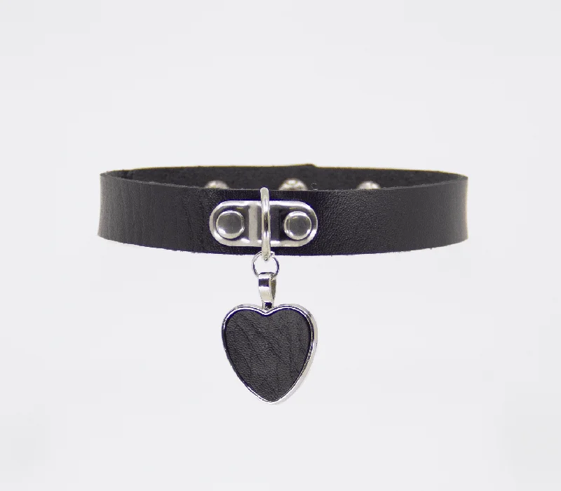 Vegan Collar with Heart Pendant