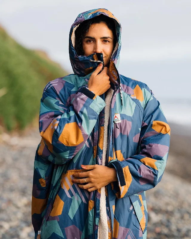 Waves Recycled Sherpa Lined Changing Robe - Deep Blue Camo Pattern