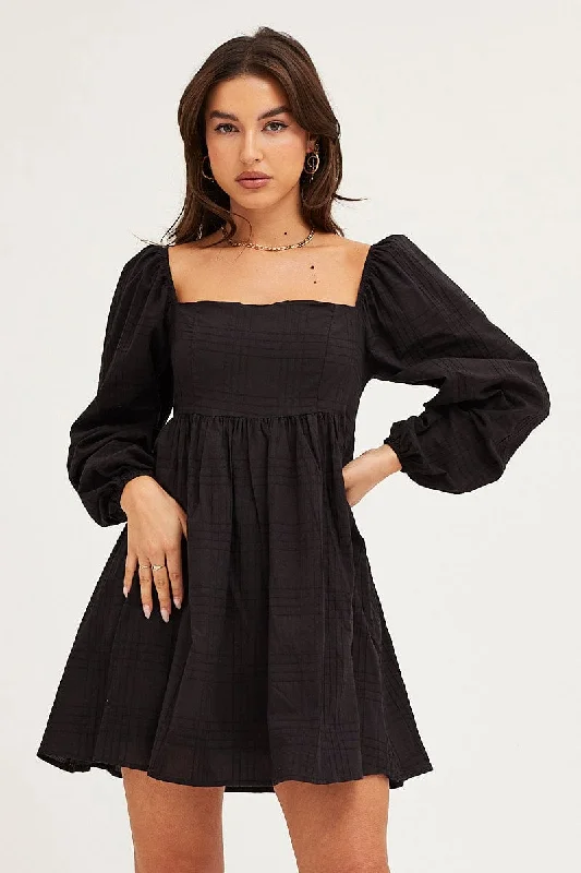 MinimalistBlack Square Neck Skater Dress