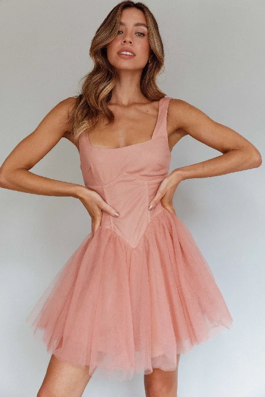 Minimal-chicLa Ballerine Layered Mesh Mini Dress Lipstick