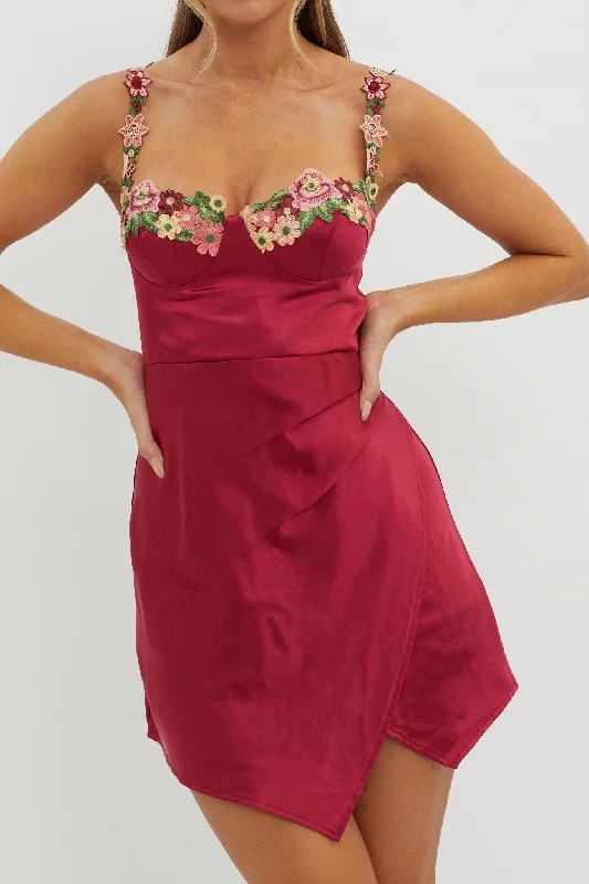 Hip-hop-inspiredRose Garden Floral Applique Wrap Mini Dress Merlot
