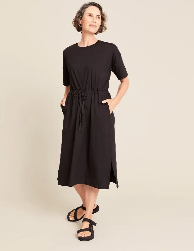 Timeless eleganceT-Shirt Tie Dress - Black