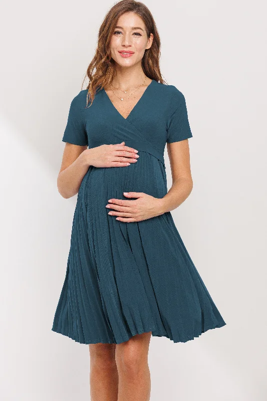 Poolside perfectionPleated V-Neck Short Sleeve Maternity Dress