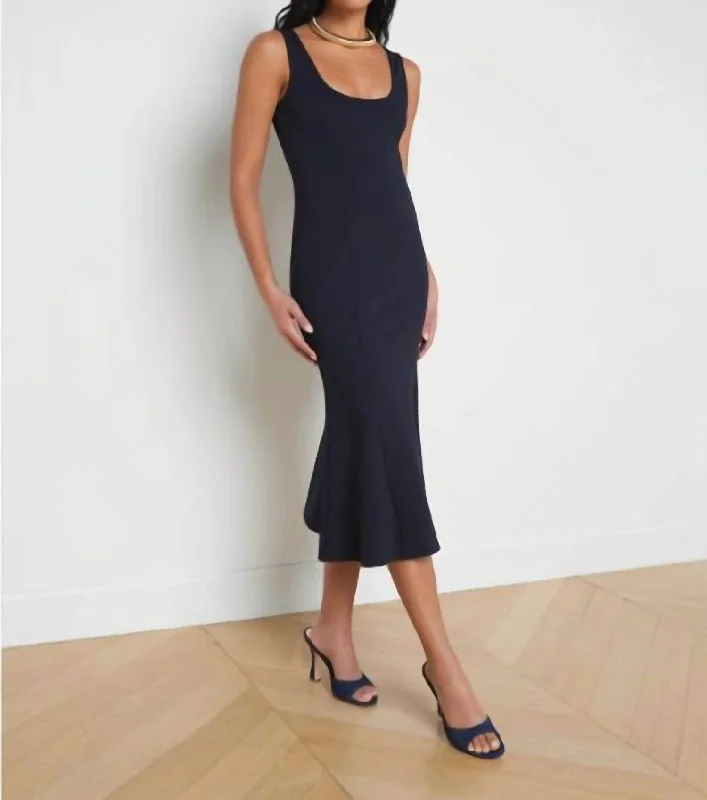 Powerfully feminineFlared Bisous Sleeveless Flared Dress In Navy