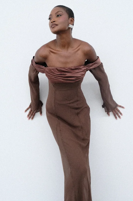 Light & airyIvanna Off Shoulder Chiffon Maxi Dress - Mocha