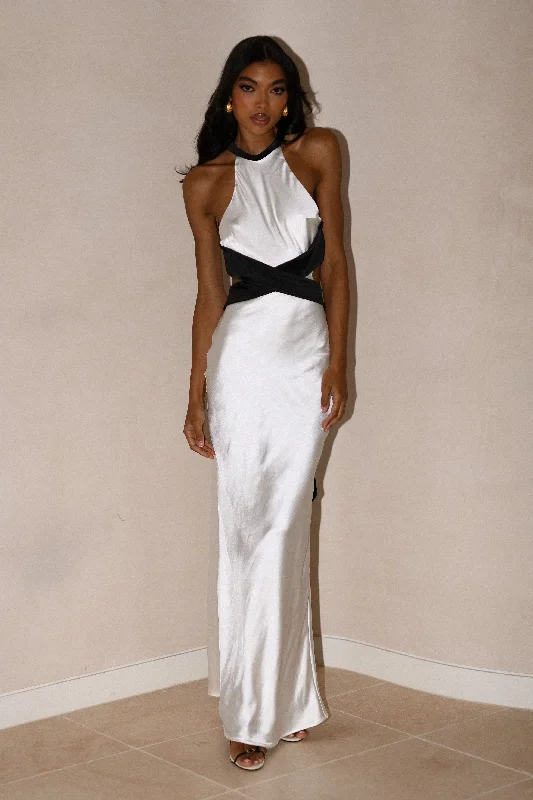 Ultra-flatteringNalani Satin Halter Maxi Dress - Black/White