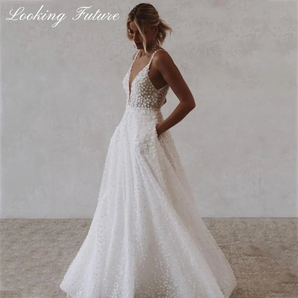 British eleganceTulle Wedding Dresse With Pocket Deep V-Neck Spaghetti Strap Bridal Gowns British eleganceTulle Wedding Dresse With Pocket Deep V-Neck Spaghetti Strap Bridal Gowns