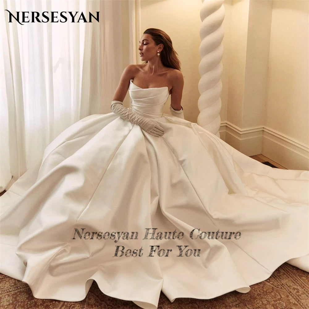 Satin-drapedWedding Dresses Off Shoulder Pleats A-Line Backless Bridal Gowns Princess Satin-drapedWedding Dresses Off Shoulder Pleats A-Line Backless Bridal Gowns Princess