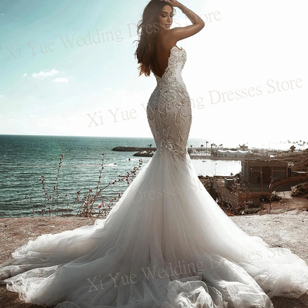 Statement-makingWhite Wedding Dresses Lace Appliques Backless Slender Sweep