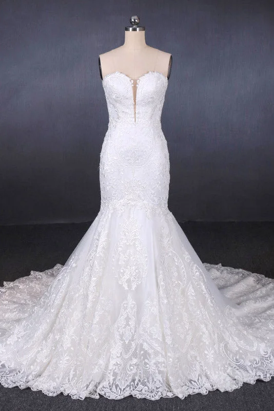 Show-stoppingSweetheart Mermaid Lace Appliques Button Back Long Wedding Dresses OKQ29