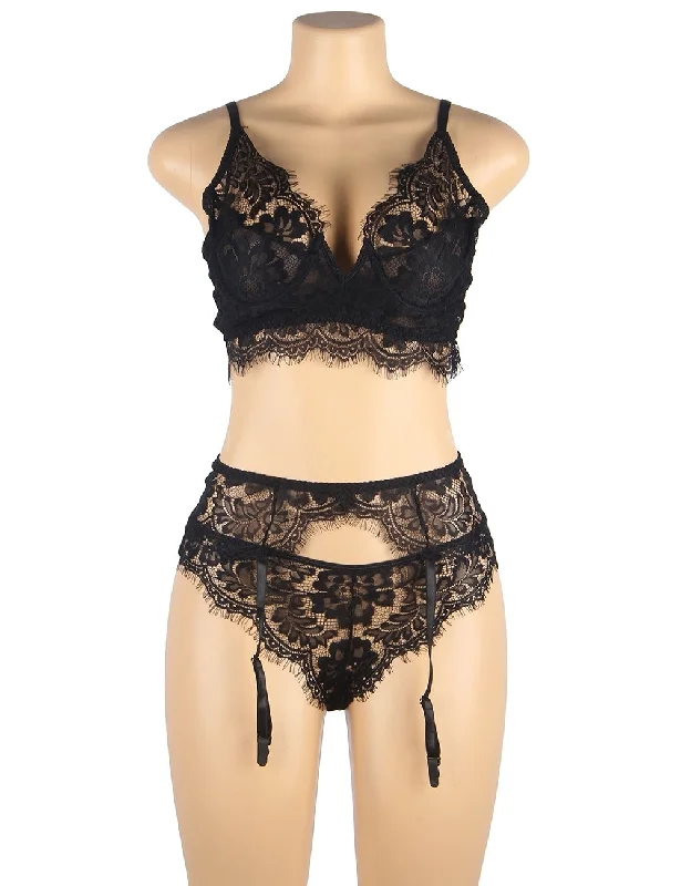 Plus Flirty Floral Embroidery Underwire Garter Lingerie Set