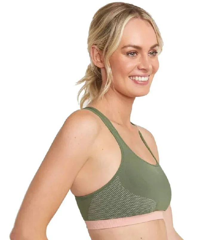 triumph-triaction-seamfree-crop-top-bra-green-light-combination